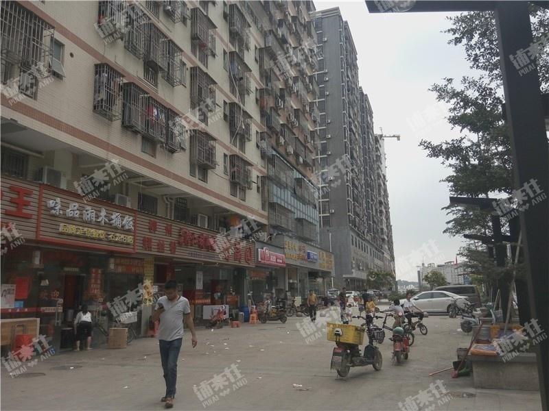 龙华新区大浪商业街商铺80㎡木桶饭店转让